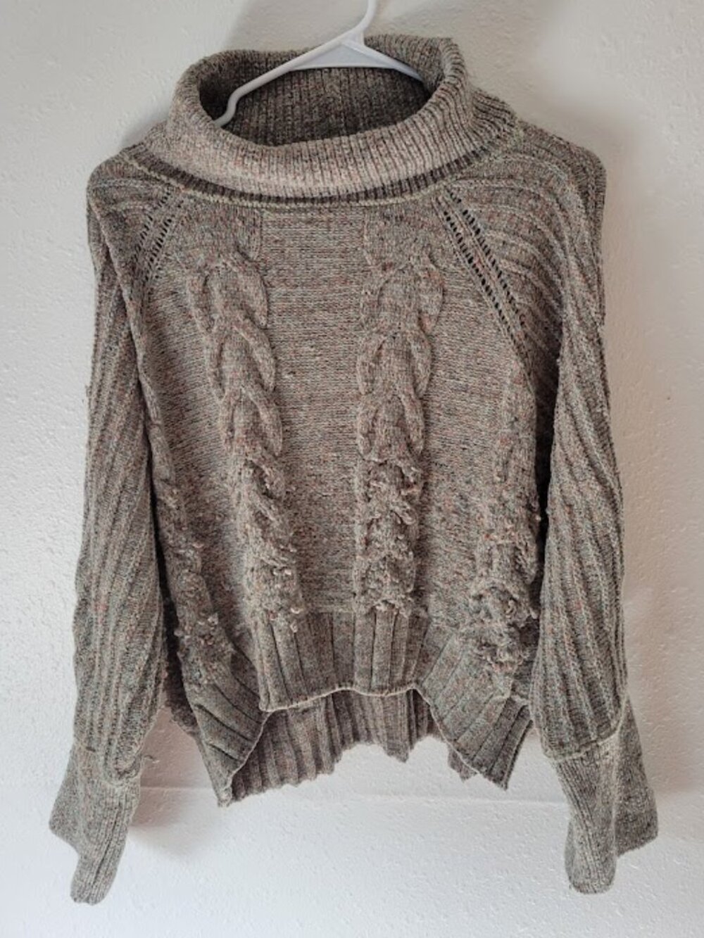 Moon & Madison Cable Knit Turtleneck Sweater Women's Medium Taupe
